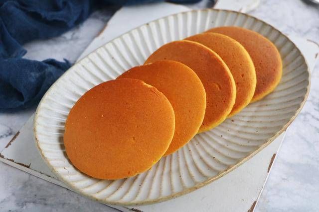 玉米面松饼|玉米面加5个鸡蛋,不加1滴油1滴水,又香又软,比发糕好吃10倍