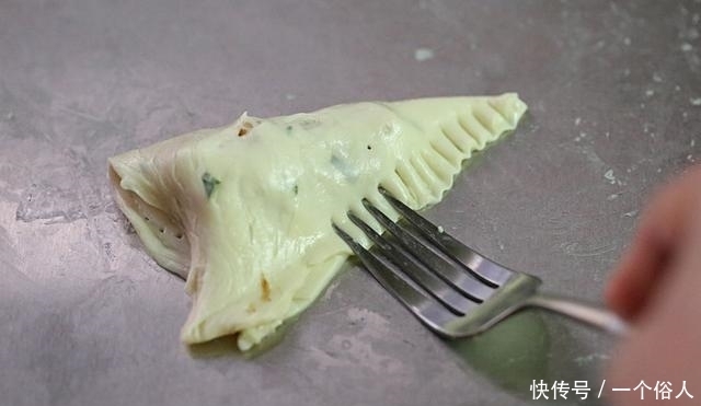 儿子|手抓饼做苹果派,简单又美味,儿子说:再也不用去必胜客了