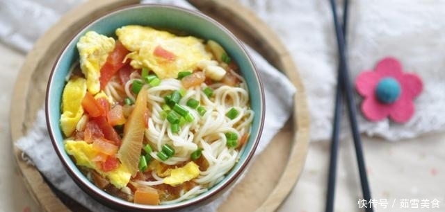 简单|冬天早餐要吃暖的!学4碗汤面,简单快手味道鲜,驱寒又滋补