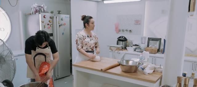 冤不冤|《中餐厅4》赵丽颖被骂冤不冤看看秦海璐的表现,就知道答案了