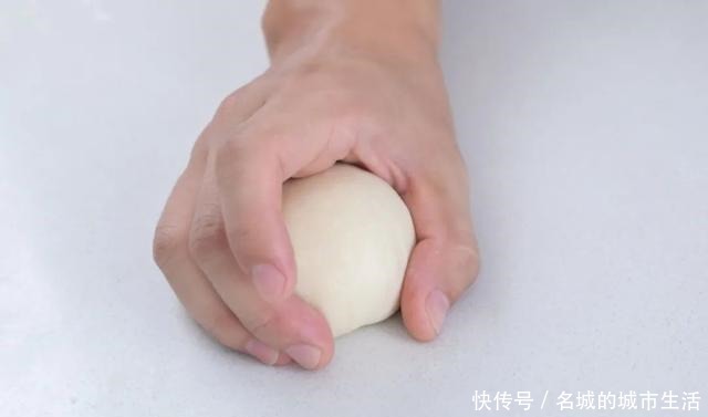 奶酪|在家也能轻松做的奶酪蒜香包,奶香味加上浓厚蒜香,让人无法抵挡