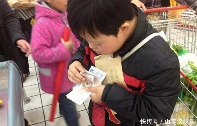  上门|6岁男孩50元只买回一袋盐，亲妈上门讨说法，收银员：自己看监控