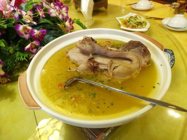 出手|孩子高考581分,父母大摆10桌宴席,邻居就这分也拿得出手