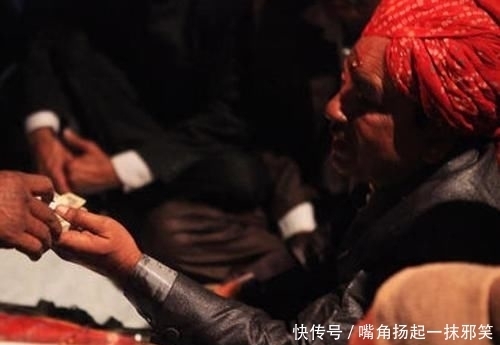 印度人|同样是男多女少，为何印度人结婚要女性出彩礼？原因让人心酸