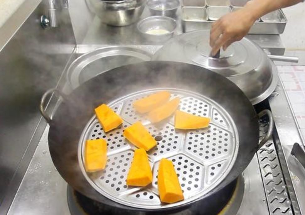  老师傅|做南瓜饼最忌放面粉！干巴巴还不甜，吃着不软糯，老师傅教你一招