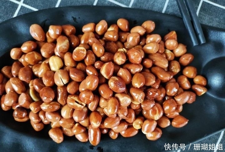  花生|炸花生米，怎样掌握火候？牢记2点，花生又香又脆，10天不返潮