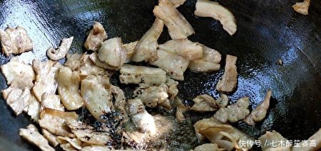 五花肉|尖椒炒五花肉,肥而不腻,色香味俱全,晚饭这一个菜就够了!