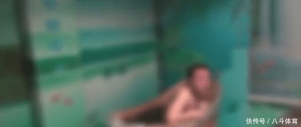 木桶|木桶浴场发现了“遥控器”，民警到了房间看到女技师才知道用处