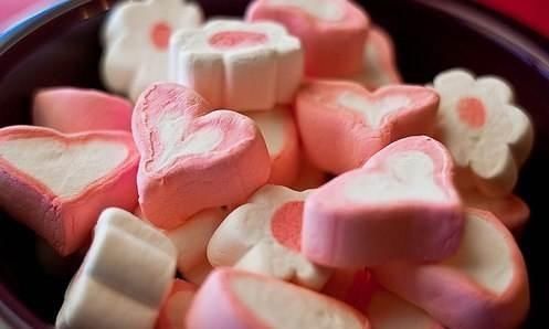 学生|学生党上课“偷吃”的4款零食,棉花糖上榜,最后一种家长也爱吃