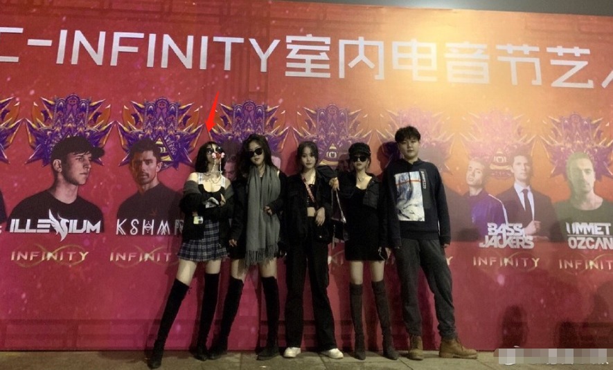 妹妹|《变形计》后20岁易虎臣迷失方向成老赖,妹妹辍学打工我家没钱