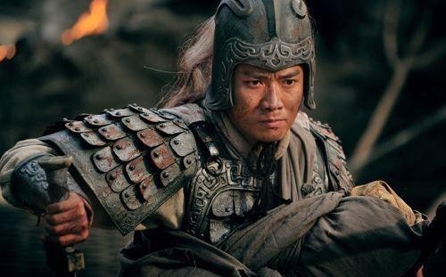 许褚|同为穰山之战,为何有人说赵云能以一敌三,却不说许褚以一敌三?