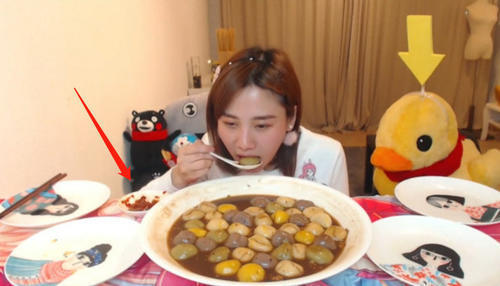 这一|密子君挑战200个汤圆,盘下这一物曝光后,网友:这个真忍不了