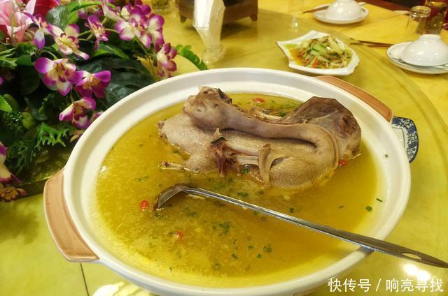  父母|孩子高考581分，父母大摆宴席，一桌十几道菜花了800元，真豪爽