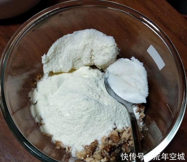 令人|独具风味的核桃面包,外观与口感都令人感叹,连吃5天都不够