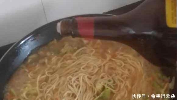 十足|特色美食泉州卤面,汤浓料足Q弹爽口,十足的闽南风味