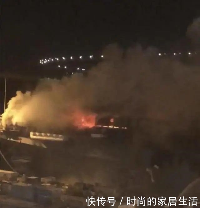  美国|三哥附体？美国两栖攻击舰突然爆炸着火！