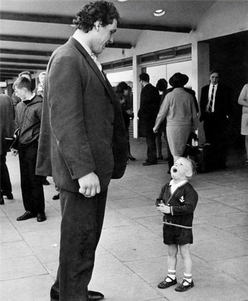  透出|他一口气喝73升啤酒，15年打遍摔跤界无敌手，结局却透出心酸