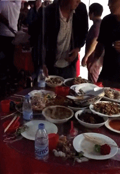 今晚|搞笑GIF:大哥:大吉大利,今晚吃鸡。
