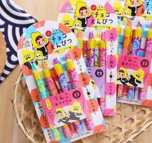 上课偷吃|学生敢“肆无忌惮”偷吃的零食,认出了巧克力糖,却被固体胶骗了