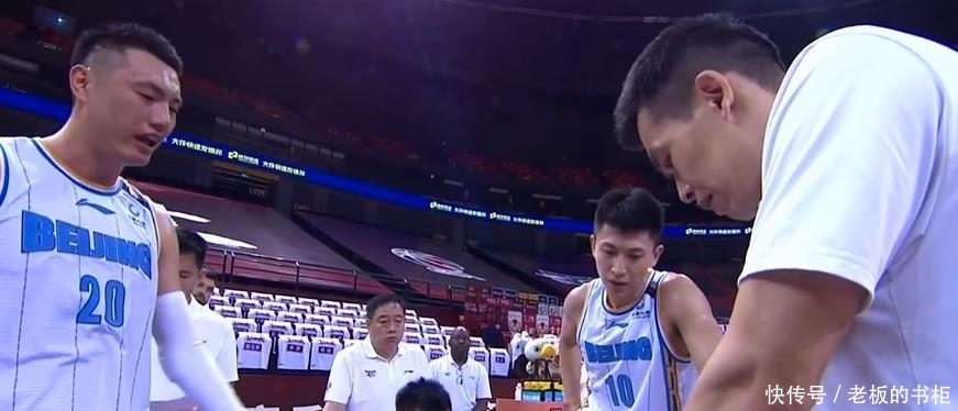 领袖|领袖范!国手不满球队表现,拿着笔画战术 林书豪不在影响实在大