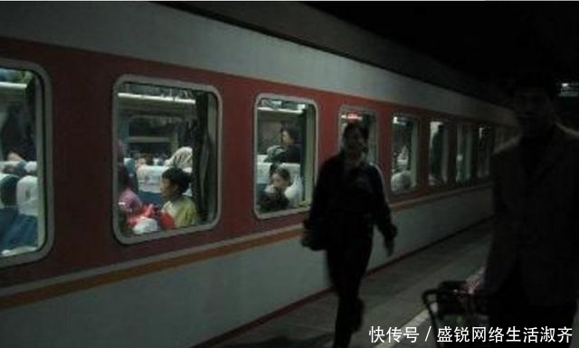 选择|“火车卧铺”30小时和“高铁”8小时,选哪一个比较好?涨知识了