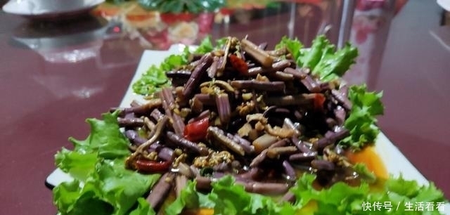 堂弟|堂弟18岁生日,二叔在临沂特色农家乐点一桌菜,两大家人吃嗨了