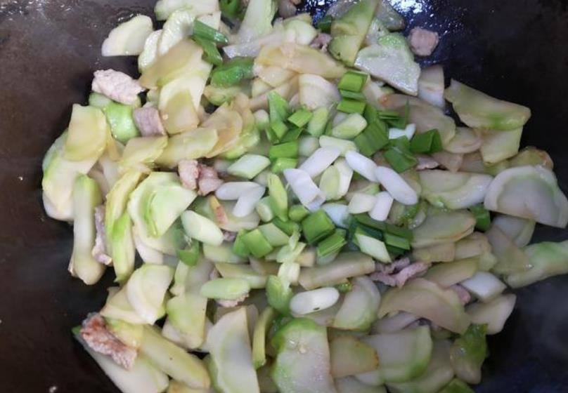  冠军|天然的“补钙冠军”找到了，每天炒一盘，补钙质，孩子个头长得快