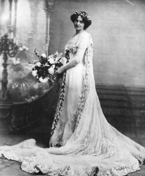 婚纱|百年婚纱秘史原来以前的新娘还不止会穿白婚纱