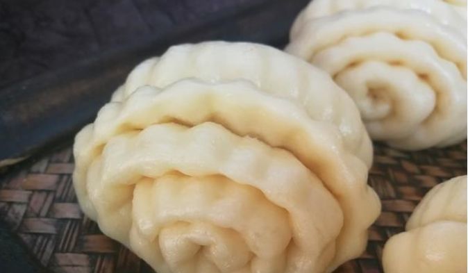 搞定|手把手教你在家蒸花卷,一根筷子就搞定,花卷蓬松柔软,比包子馒头还好吃
