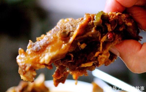 羊蝎子|秋天进补吃猪肉牛肉都不如吃它,麻辣鲜香,多添一碗饭