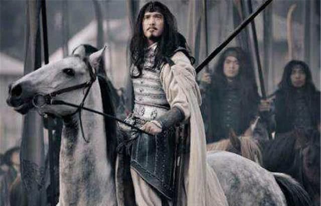 马超|一样是五虎将,为何应对乱箭,马超摔下马,赵云却毫发无伤