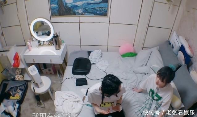 生闷气|赵丽颖生闷气躺床上不吃饭,大家都在看她床上一物品,结过婚都懂