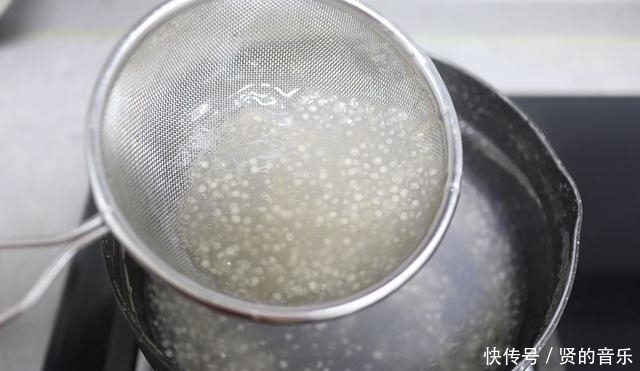 适量|入秋了,往牛奶里加点料,颜值和营养翻倍,蜜红豆怎么都吃不够