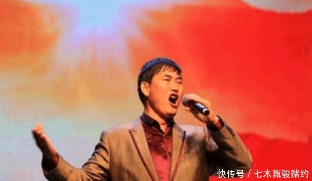  大衣哥|他42岁才成名，从农民到春晚，却因太善良“身败名裂”