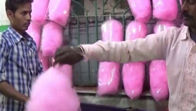 大人|中国棉花糖走红印度，一支做得超级大，当地人大人小孩都爱吃