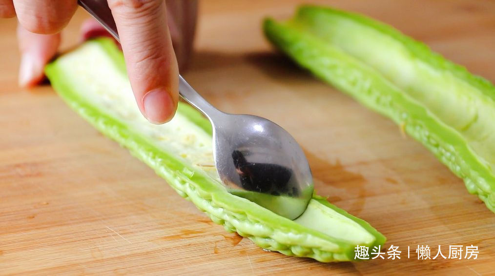  苦瓜|苦瓜怎么做好吃记住两点，能降低苦味，不爱吃苦瓜的人也爱吃