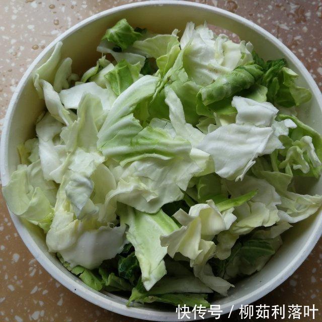 微辣|包菜炒回锅肉，肉香菜鲜，微辣可口