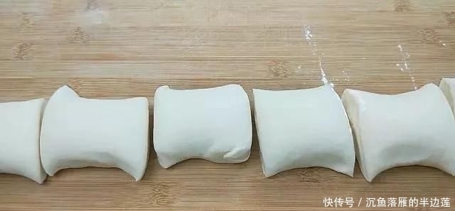 不吃|这个“饼”3天不吃就想的慌,金黄酥脆,又香又解馋,做法超简单