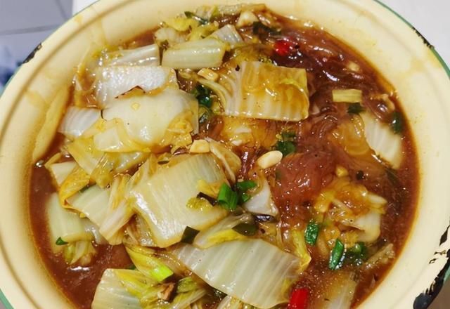 技巧|白菜炖粉条,掌握1招小技巧,粉条不粘不成坨,根根分明更爽滑