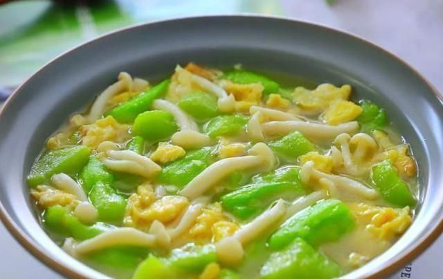 夏天|丝瓜和“它”是绝配,汤鲜味美又清爽,夏天喝比骨头汤还过瘾