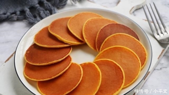 教程|酸奶松饼制作教程,不用烤箱,不用油不用水,蓬松又香软