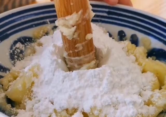  土豆|土豆别直接炒着吃，教你新吃法，加一个南瓜，上桌连汤汁都不剩