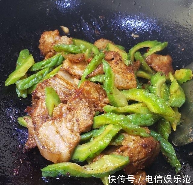 美味|五花肉炒苦瓜,美味下饭菜,就是香