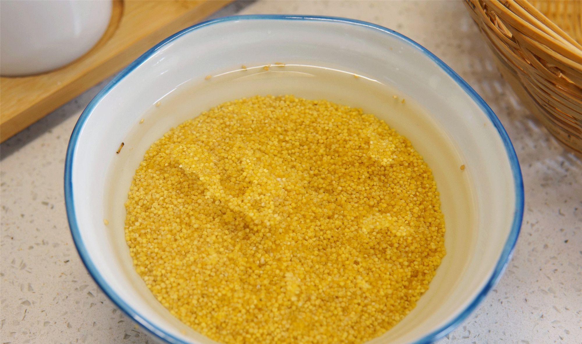 开水|熬小米粥时,用冷水还是开水都不对,记住这妙招,熬出厚厚米油