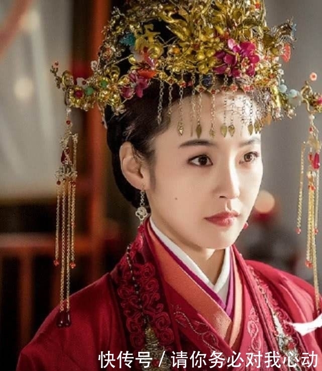 难怪|难怪明兰结婚时穿绿色衣服。当他看到如兰的嫁衣时,他明白了。你注意到了吗?