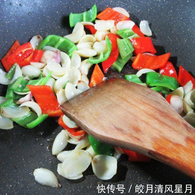 好吃|青红椒炒百合,简单快手,好吃又下饭