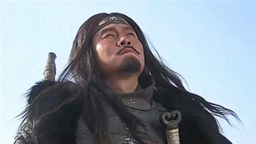 连斩|华雄连斩四将，若关羽不上谁还能斩华雄？其实曹操手下还有一人