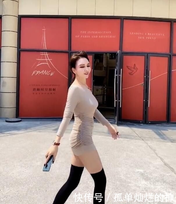 美女|打扮精致的美女,在春天也能落落大方