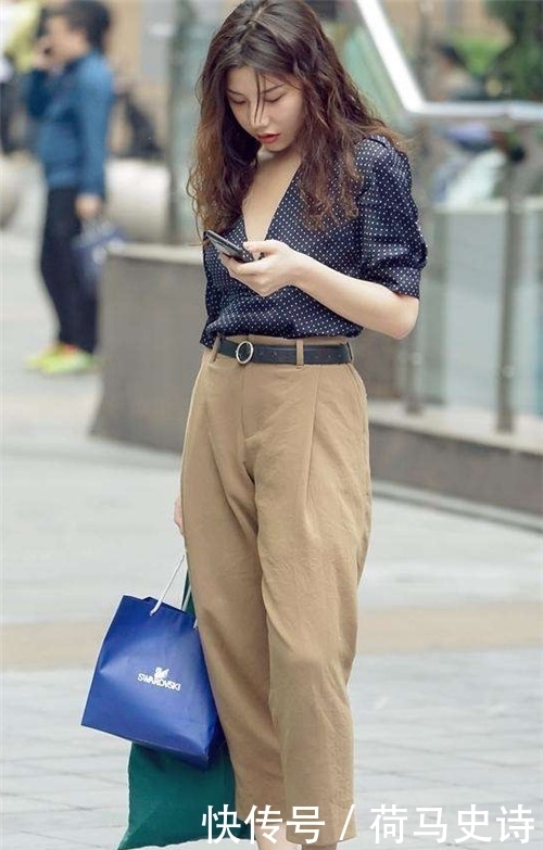  大气|街拍：身材圆润的小姐姐，轮廓性感分明，唯美大气