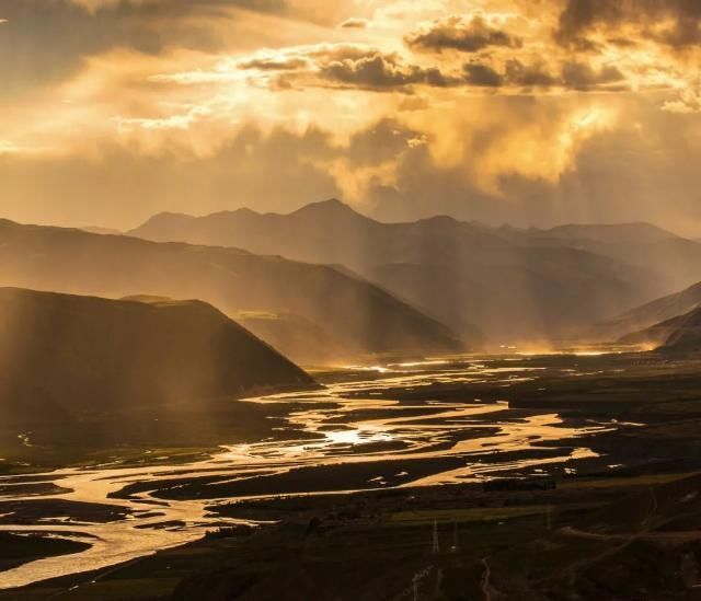 雪山|凝聚冰川、古道、湖泊、雪山、草原和古文明的康巴腹地